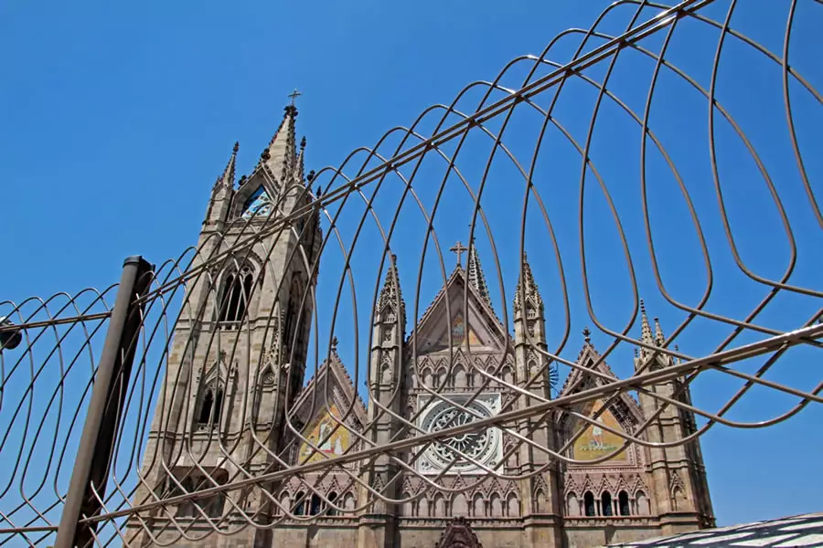 Euroreja florencia en iglesia