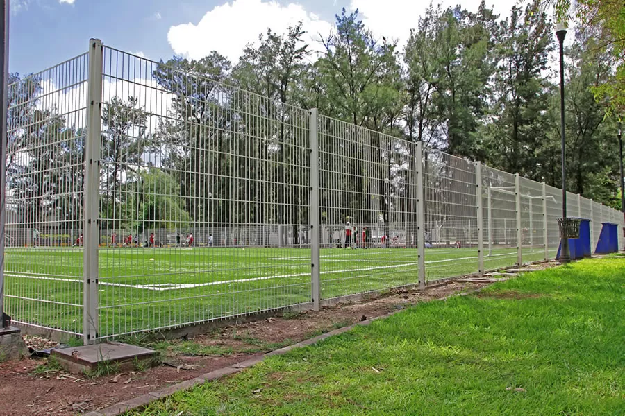 reja de acero contemporanea en canchas deportivas